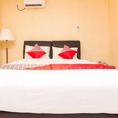 Vaccinated Staff - Oyo 1771 Zeke Hotel Batam 외부 사진