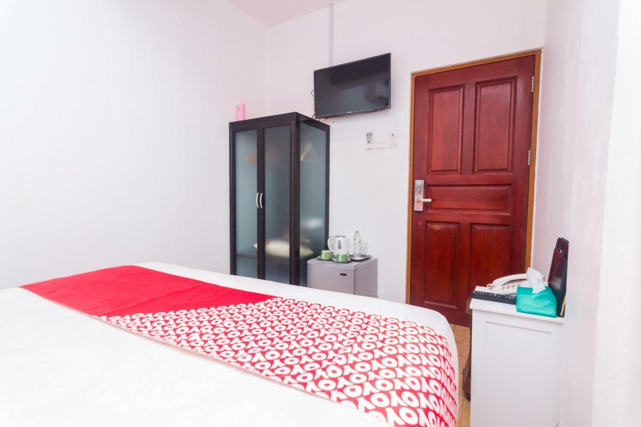 Vaccinated Staff - Oyo 1771 Zeke Hotel Batam 외부 사진
