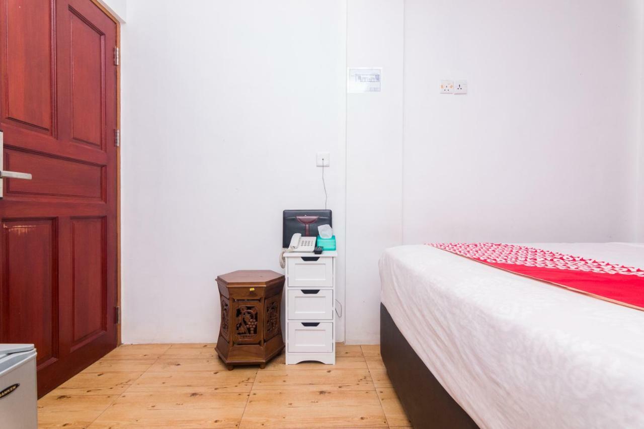 Vaccinated Staff - Oyo 1771 Zeke Hotel Batam 외부 사진