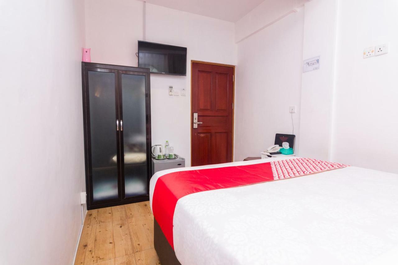 Vaccinated Staff - Oyo 1771 Zeke Hotel Batam 외부 사진
