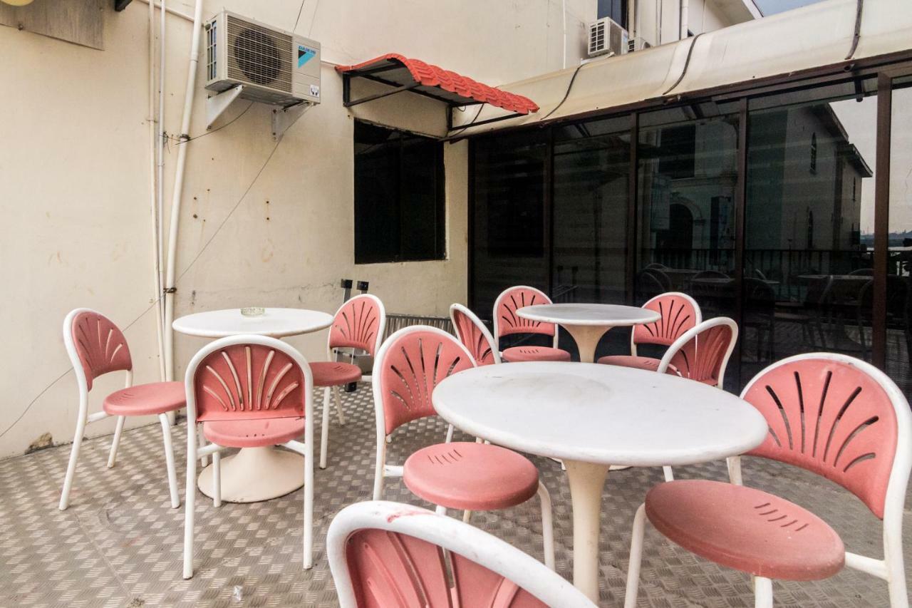 Vaccinated Staff - Oyo 1771 Zeke Hotel Batam 외부 사진