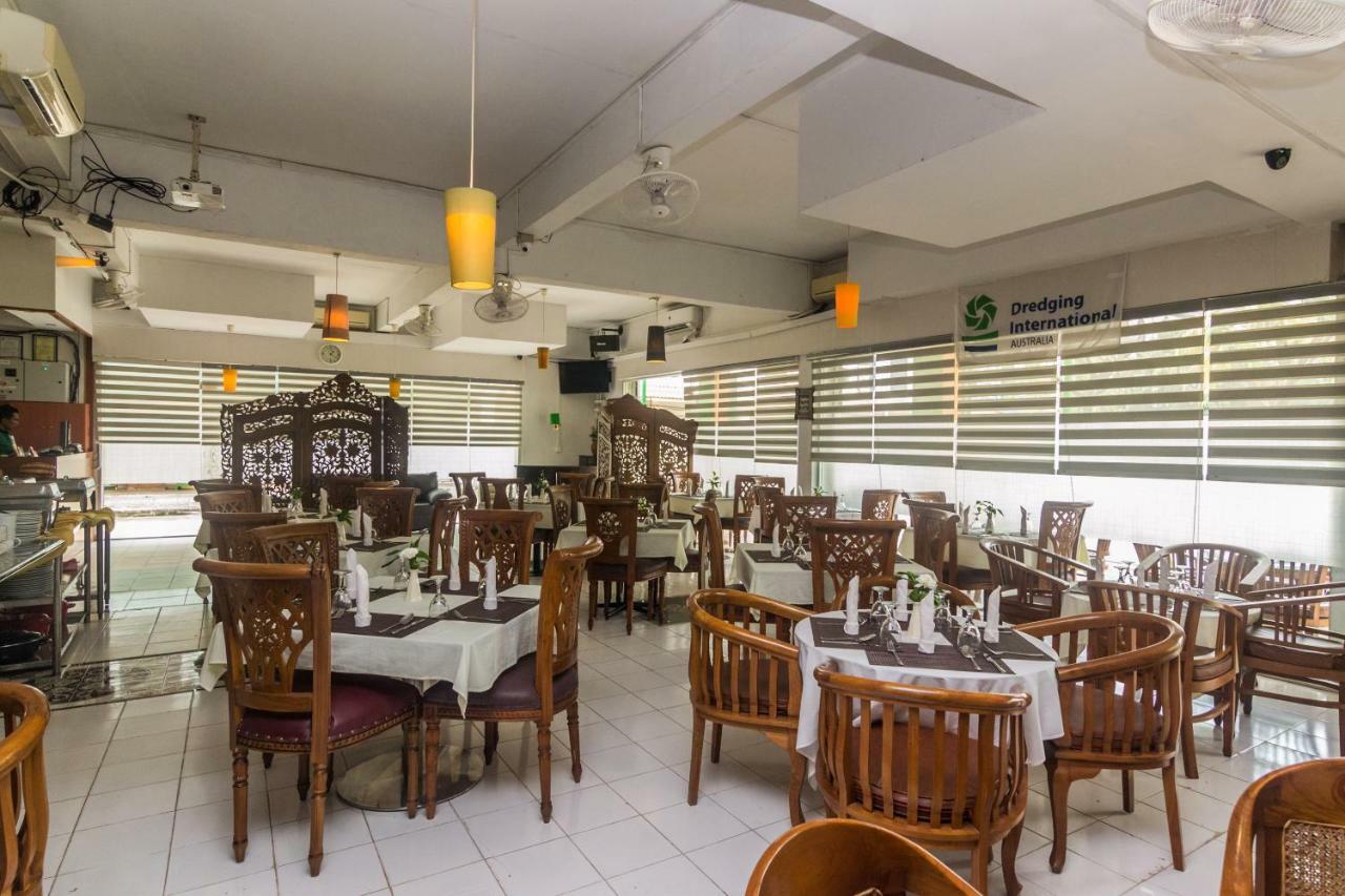 Vaccinated Staff - Oyo 1771 Zeke Hotel Batam 외부 사진