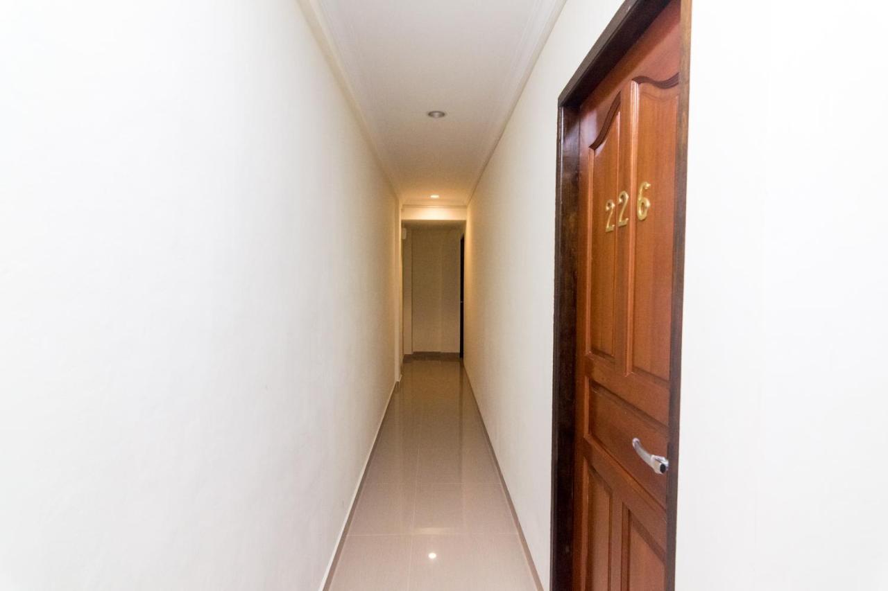 Vaccinated Staff - Oyo 1771 Zeke Hotel Batam 외부 사진