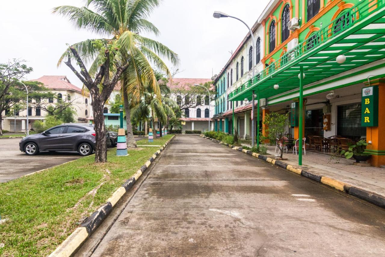 Vaccinated Staff - Oyo 1771 Zeke Hotel Batam 외부 사진