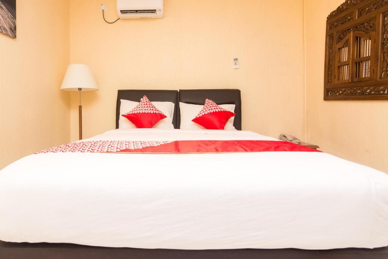 Vaccinated Staff - Oyo 1771 Zeke Hotel Batam 외부 사진